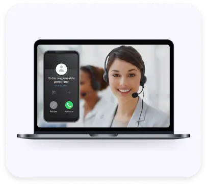 Conseillère support client avec casque